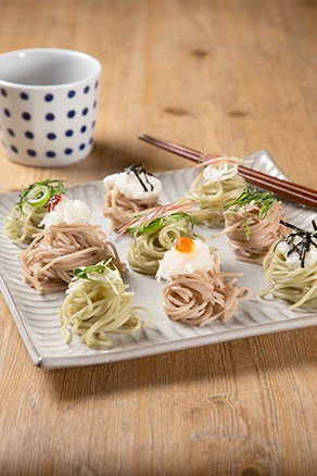 青しそと二八そばのパーティー合い盛りそば