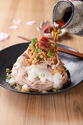 豚肉と梅のおろし納豆そば